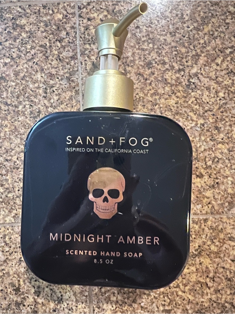 SAND+FOG Midnight Amber Scented Hand Soap — Black
